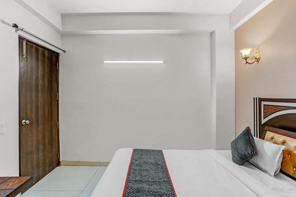 hotel o noida premium inn