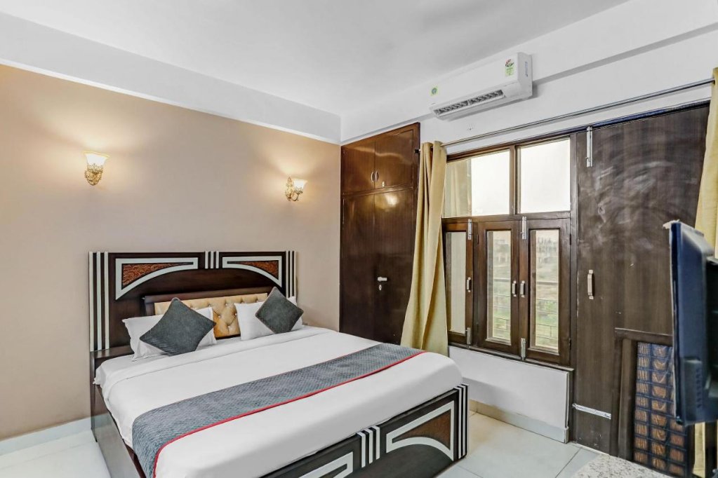 hotel o noida premium inn