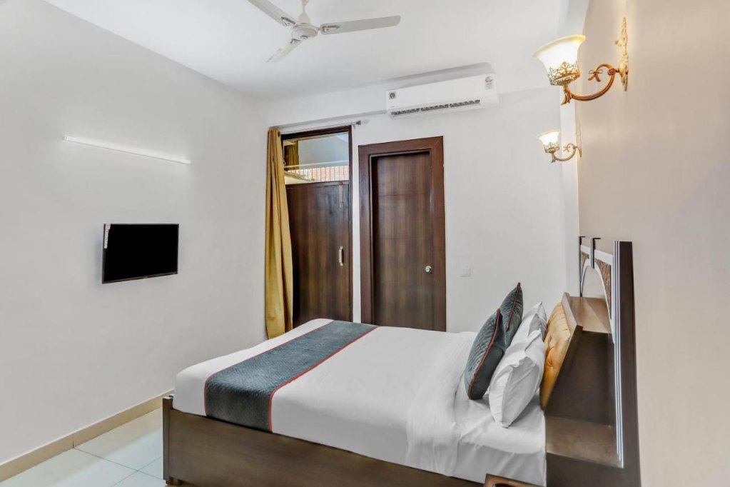 hotel o noida premium inn