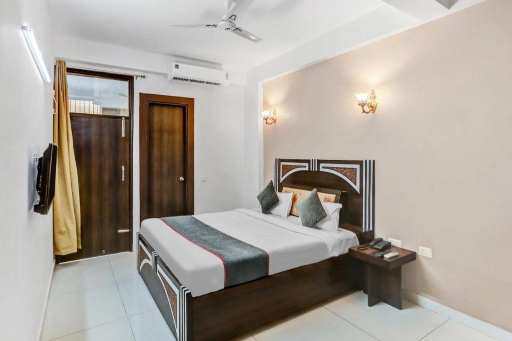 hotel o noida premium inn