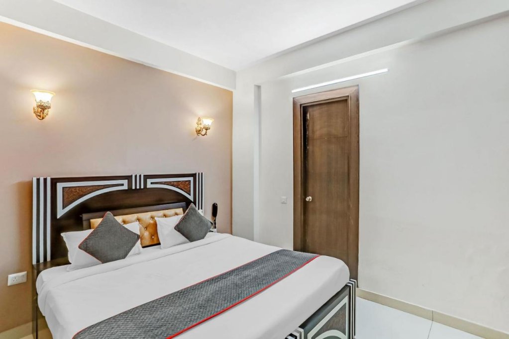 hotel o noida premium inn