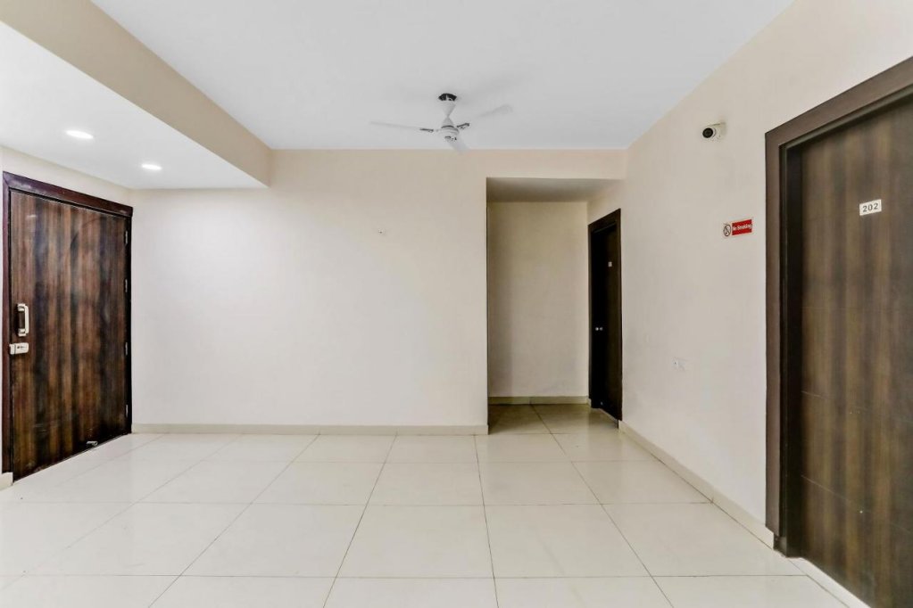 hotel o noida premium inn