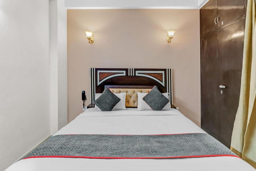 hotel o noida premium inn