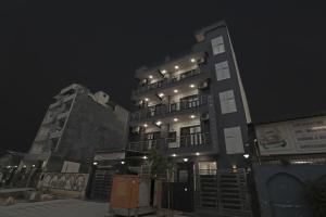 hotel o noida premium inn