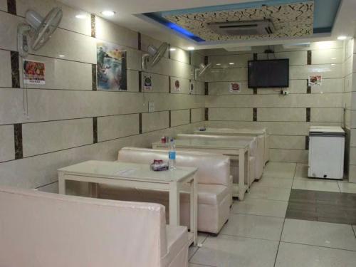Hotel O Food Plaza,Panchkula>>Chandigarh,3 star