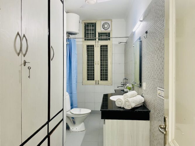 bluo modern 1bhk dlf galleria market