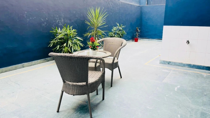 bluo modern 1bhk dlf galleria market