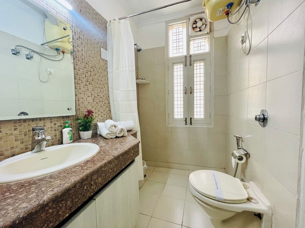 bluo modern 1bhk dlf galleria market