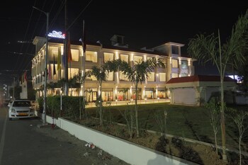 the vaishnodevi sarovar portico