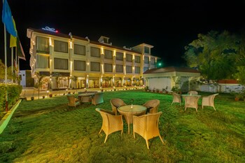the vaishnodevi sarovar portico