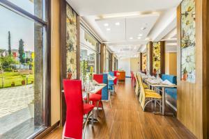 the vaishnodevi sarovar portico