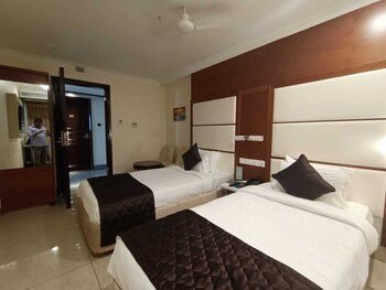 Rkn Grand Hotel,Puducherry>>Pondicherry,2.5 star