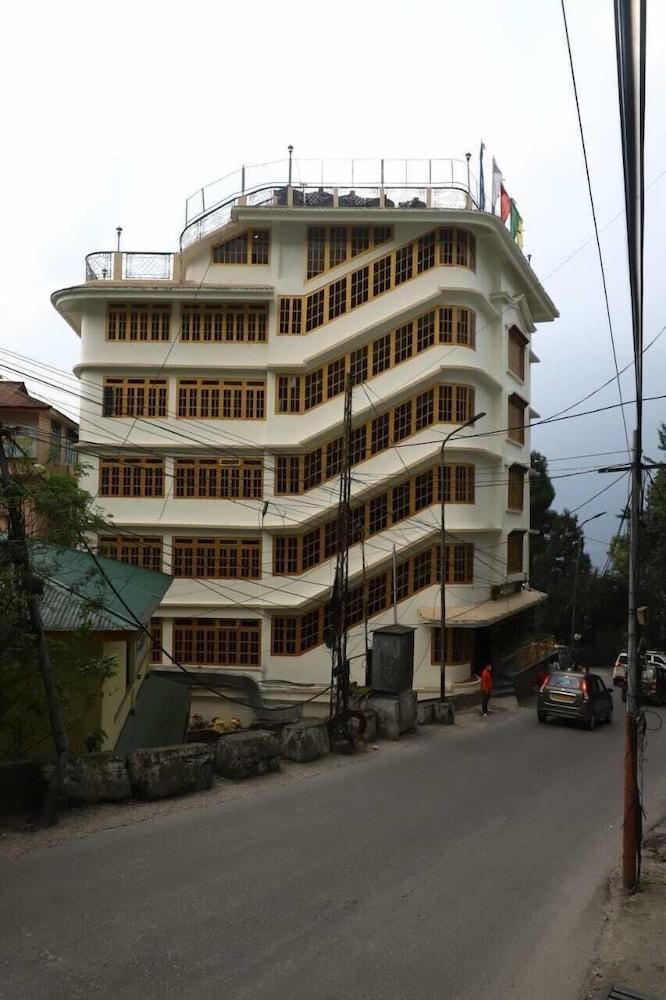 Jewel Himalayan Heights,Paljor Stadium Road, Palzor Stadium Rd, Above Paljor Stadium, Gangtok, Sikkim 737101,3 star