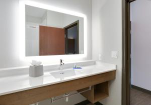 holiday inn express and suites denton north by ihg