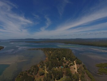 lanis holiday island caravan park