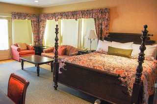 Traditions Hotel & Spa,Near Oakdale Mall,4 star