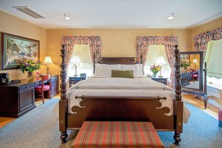 Traditions Hotel & Spa,Near Oakdale Mall,4 star