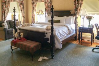 Traditions Hotel & Spa,Near Oakdale Mall,4 star