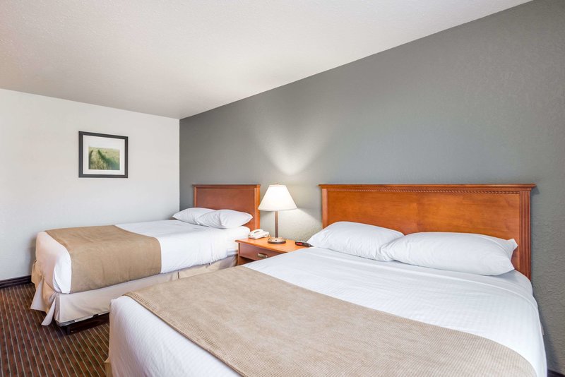 super 8 by wyndham grande prairie