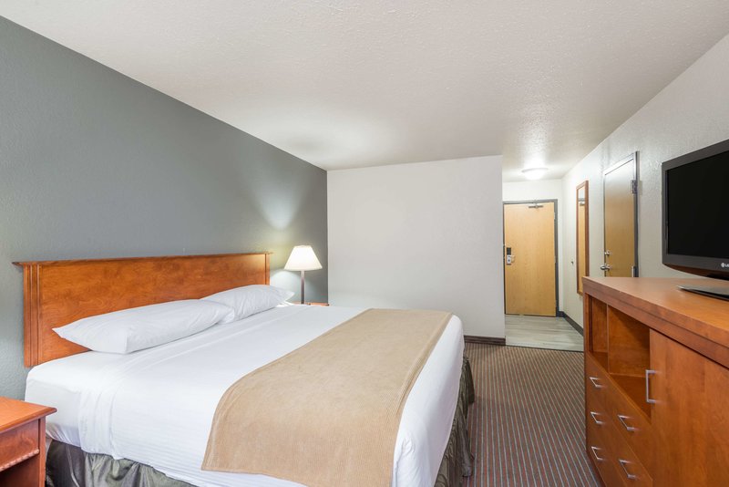 super 8 by wyndham grande prairie