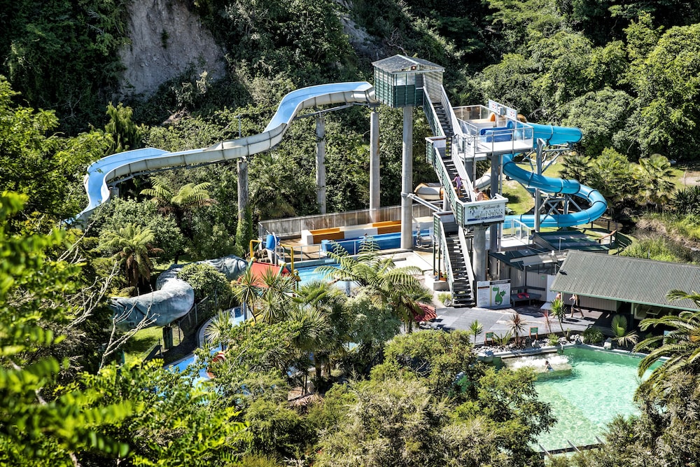 taupo debretts spa resort