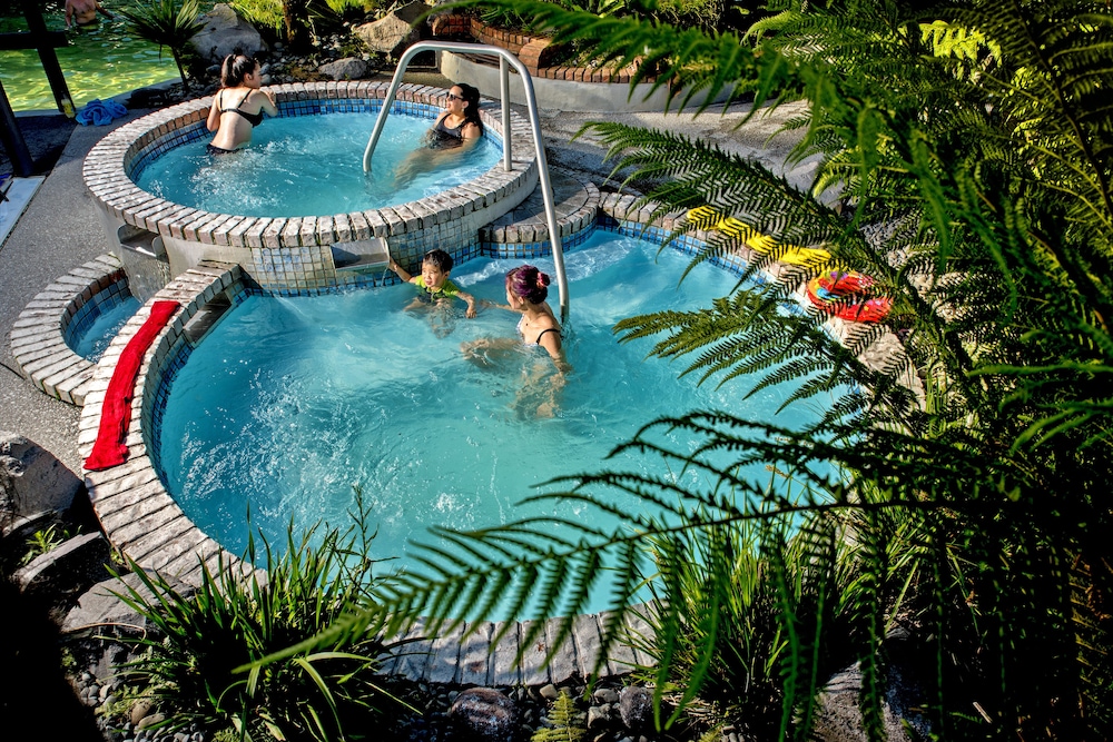 taupo debretts spa resort