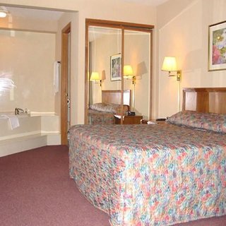 Red Carpet Inn Great Lakes,Near James Lovell Federal Health Care Center,2 star
