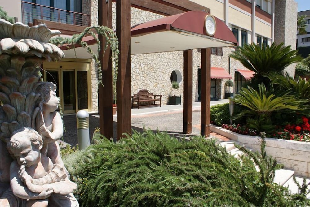 solofra palace hotel resorts