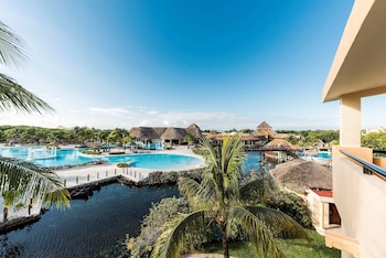 grand palladium white sand resort and spa all inclusive