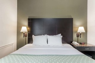 Ramada By Wyndham Newburgh/West Point,Newburgh>>New York,2 star