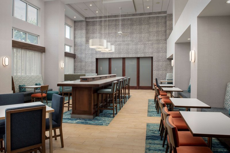 hampton inn and suites holly springs