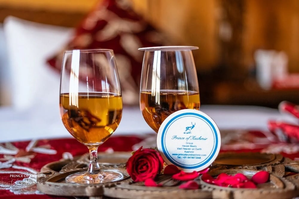 prince of kashmir luxury houseboat