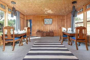 prince of kashmir luxury houseboat