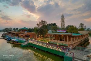 prince of kashmir luxury houseboat