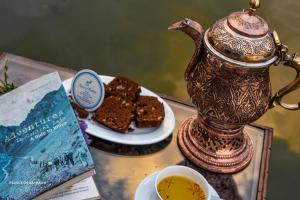 prince of kashmir luxury houseboat