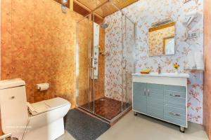 prince of kashmir luxury houseboat