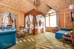 prince of kashmir luxury houseboat