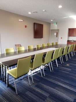 Holiday Inn Express & Suites Airport - Lincoln By Ihg,Nebraska>>Lincoln,3 star