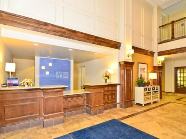 holiday inn express and suites williston by ihg