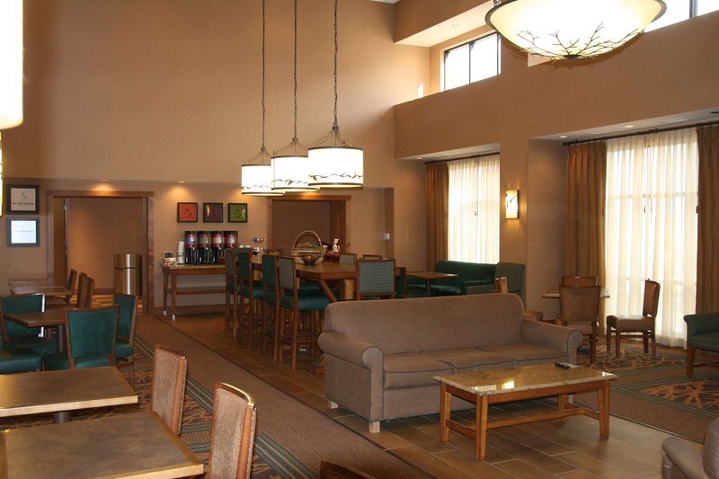 hampton inn and suites riverton
