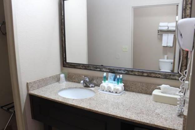 holiday inn express kansas city liberty by ihg