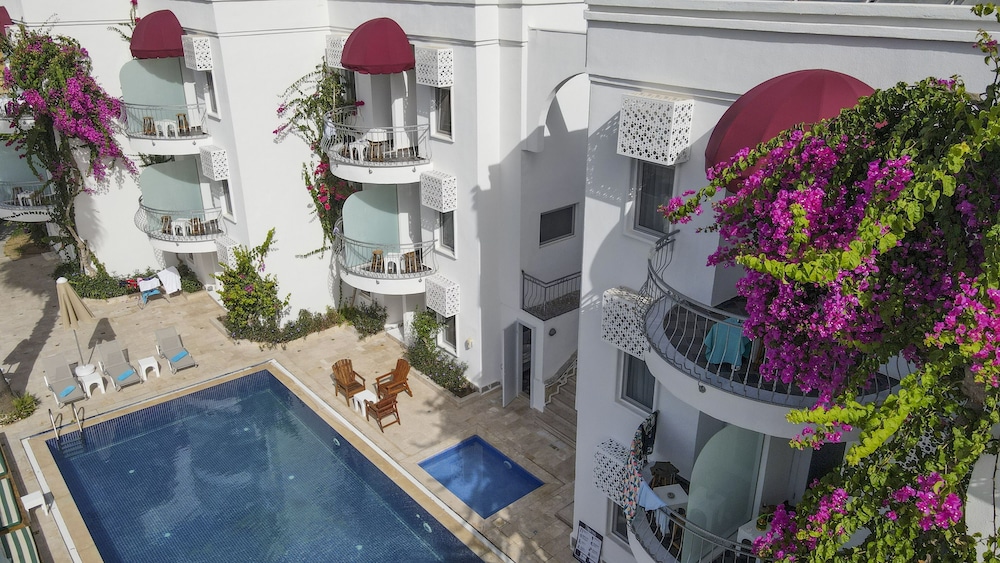 la brezza suite and hotel