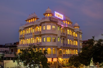 Hotel Sarang Palace