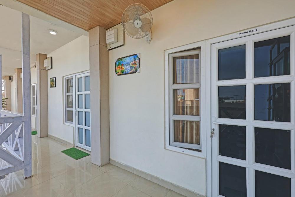 super hotel o jamrani formerly white house