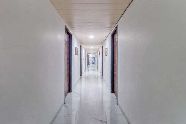 townhouse 687 hotel 77