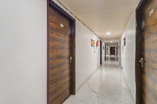 townhouse 687 hotel 77