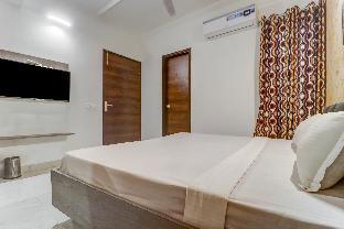 townhouse 687 hotel 77