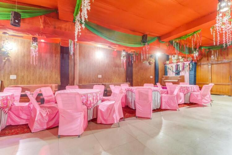 townhouse 687 hotel 77