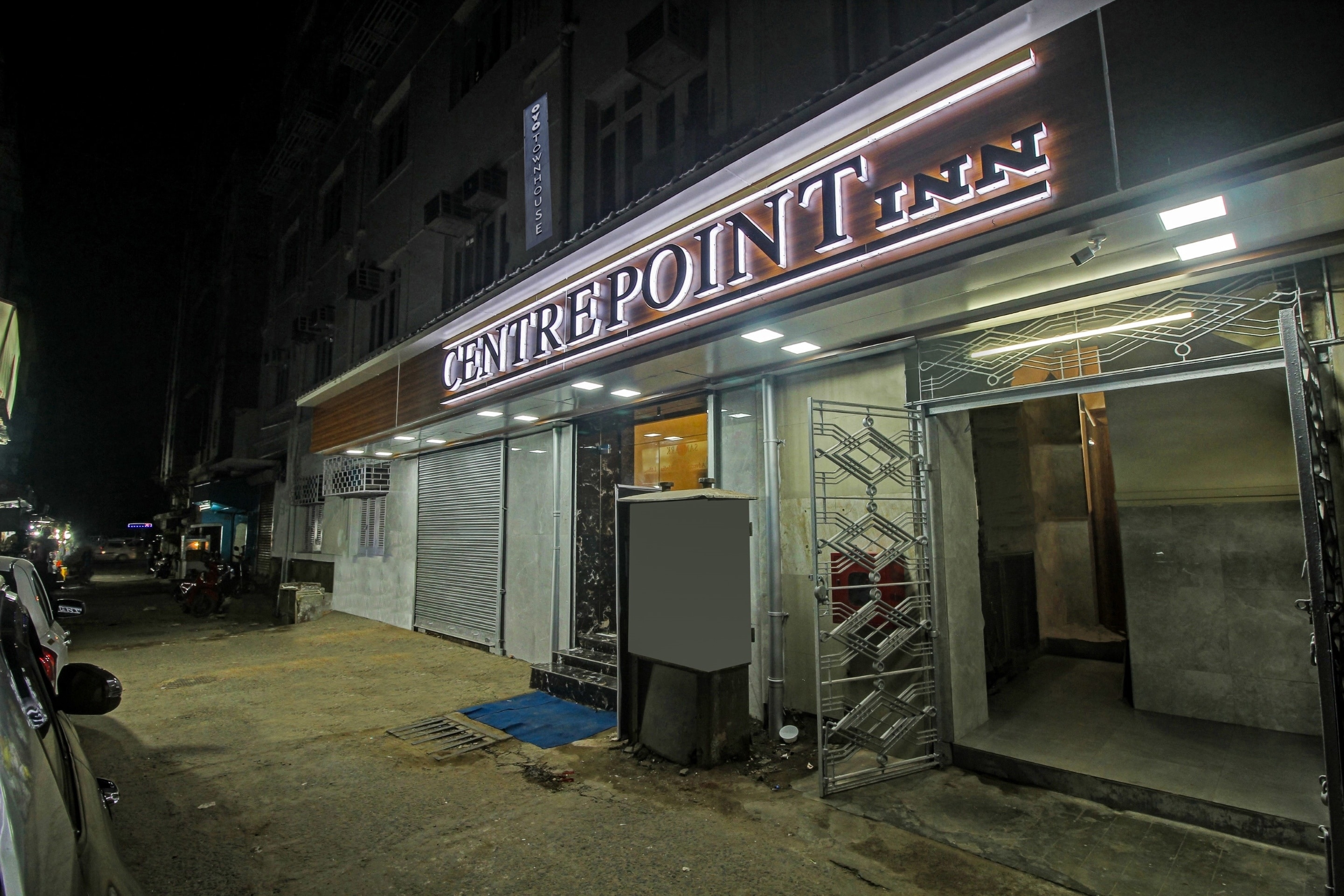 super townhouse centre point inn near esplanade metro station