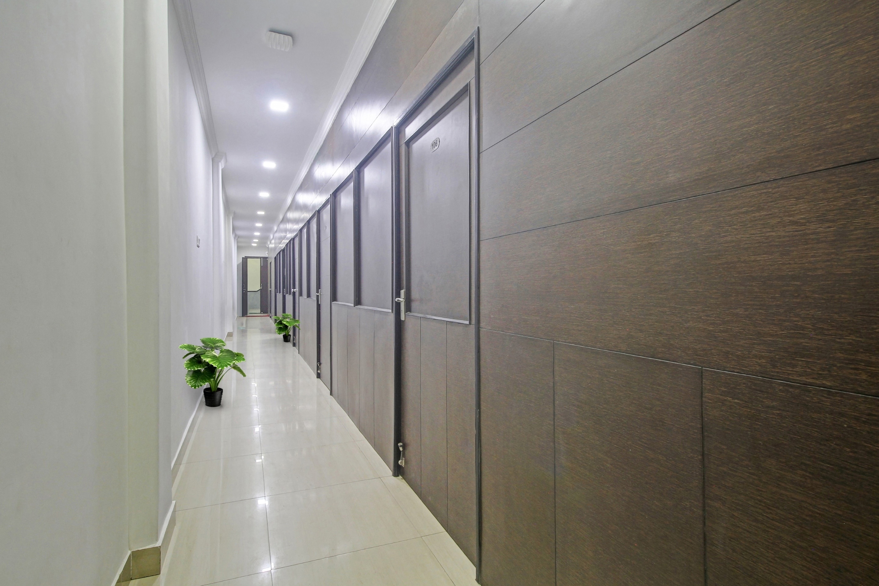 super townhouse centre point inn near esplanade metro station